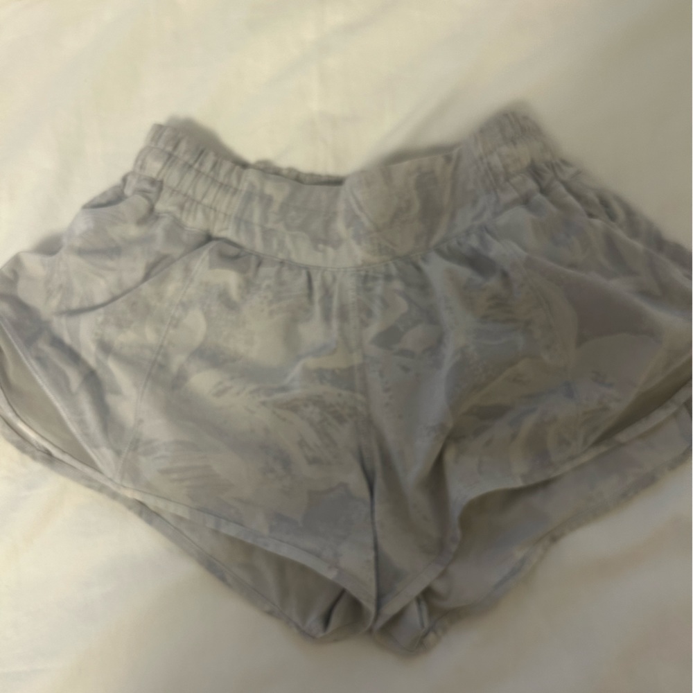 Lululemon Hotty Hot 2.5 inseam shorts